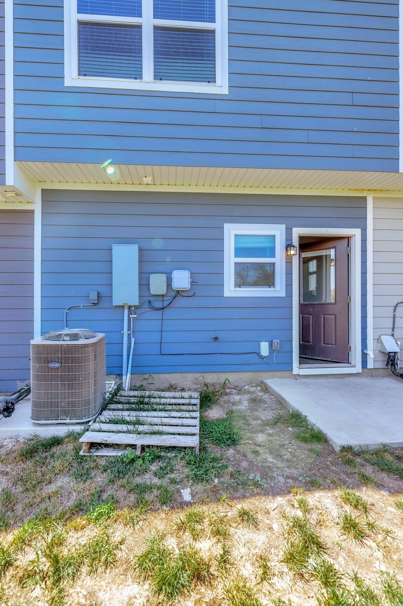 Logan Dr, La Vergne, TN 37086
