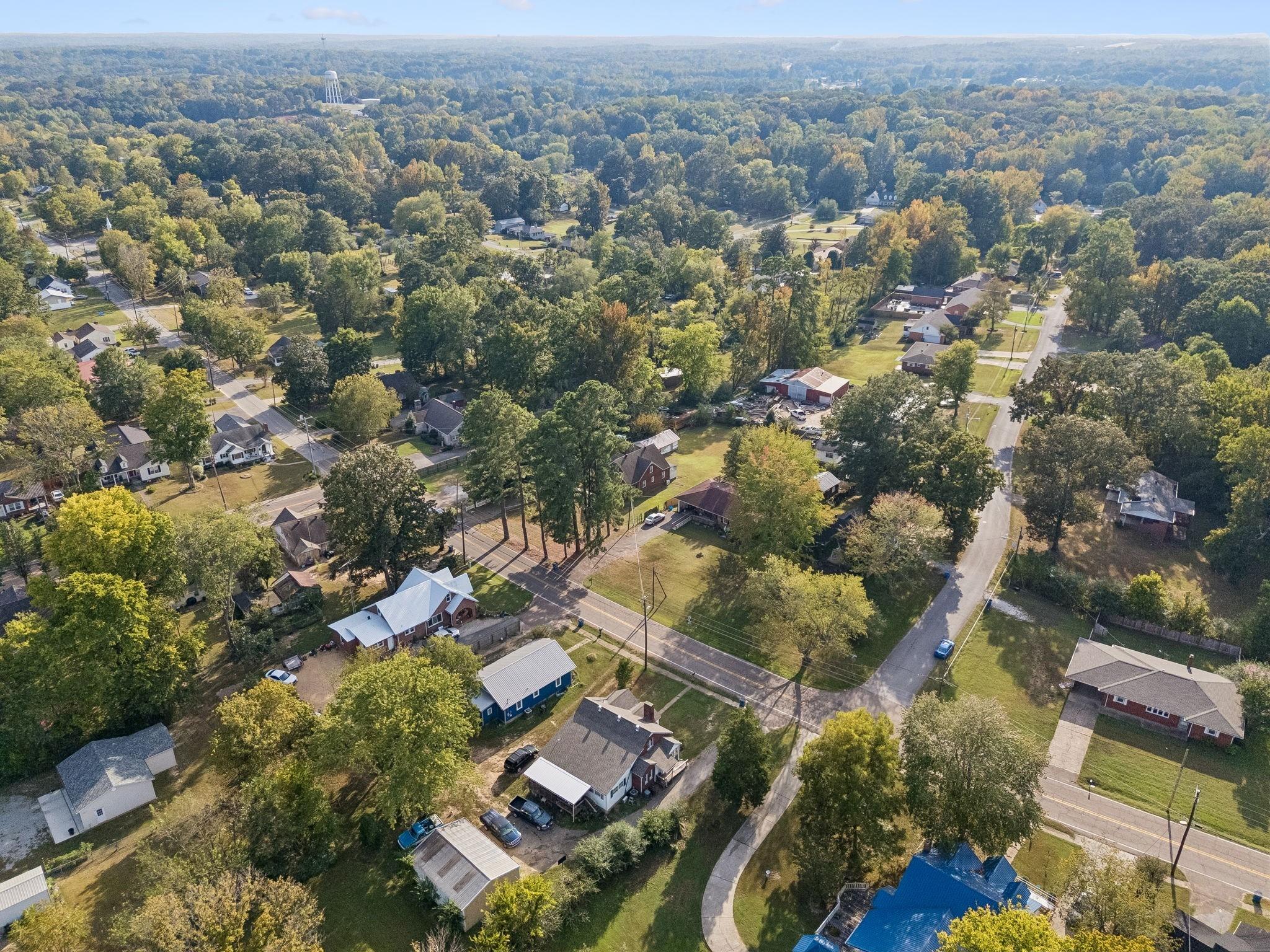 Washington Ave, Camden, TN 38320