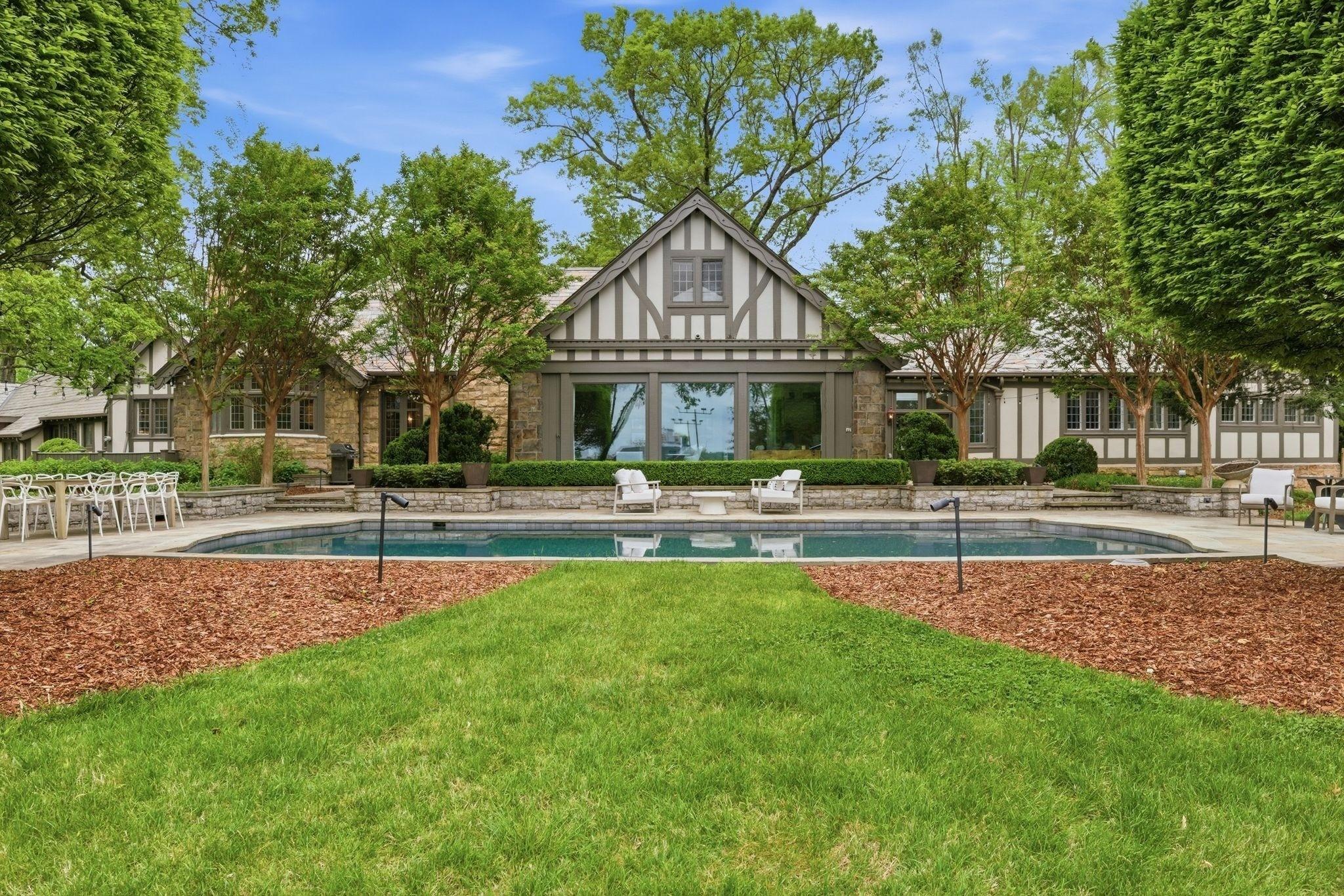 Woodlawn Dr, Nashville, TN 37215