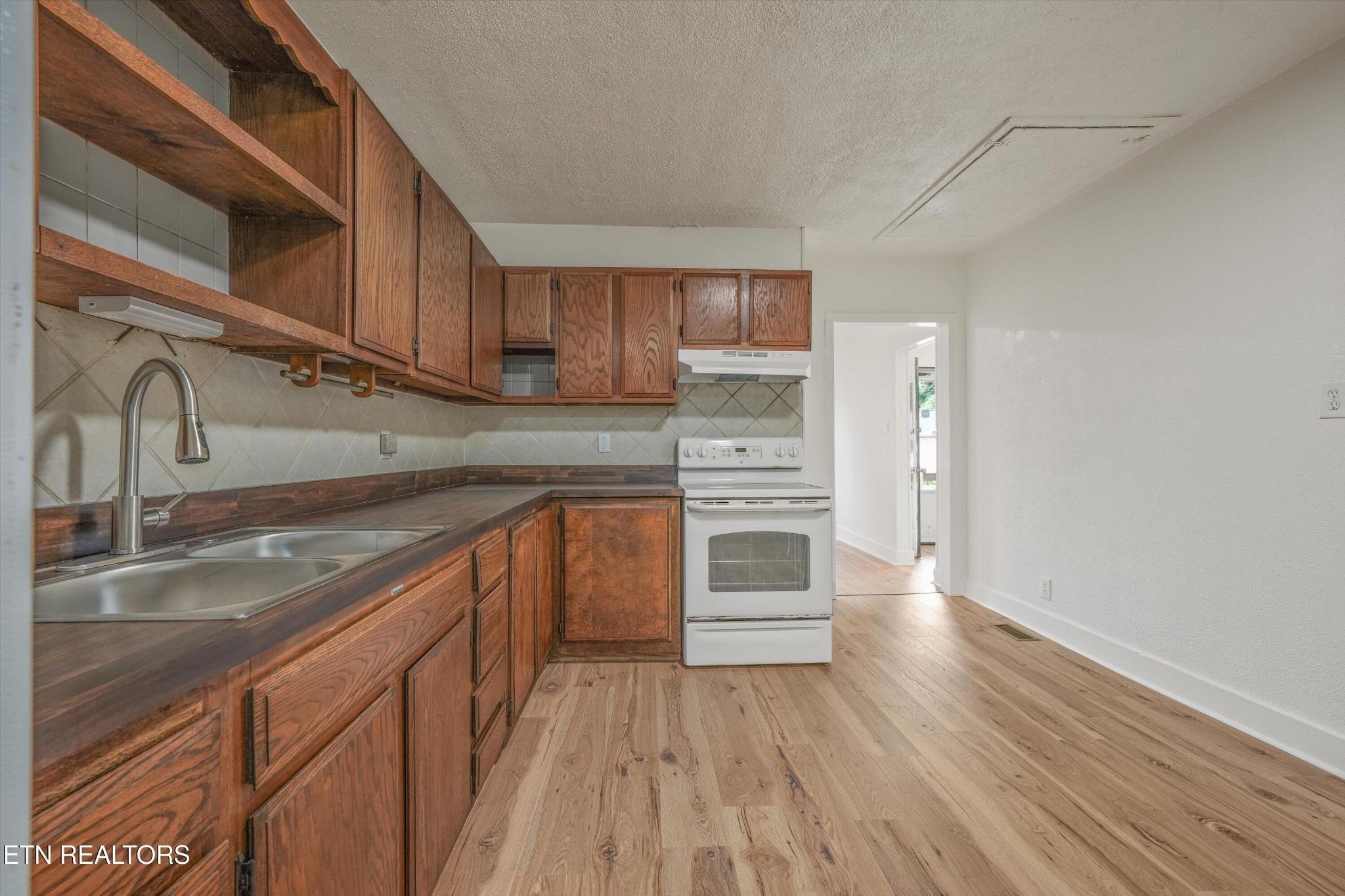 Fay St, Knoxville, TN 37921