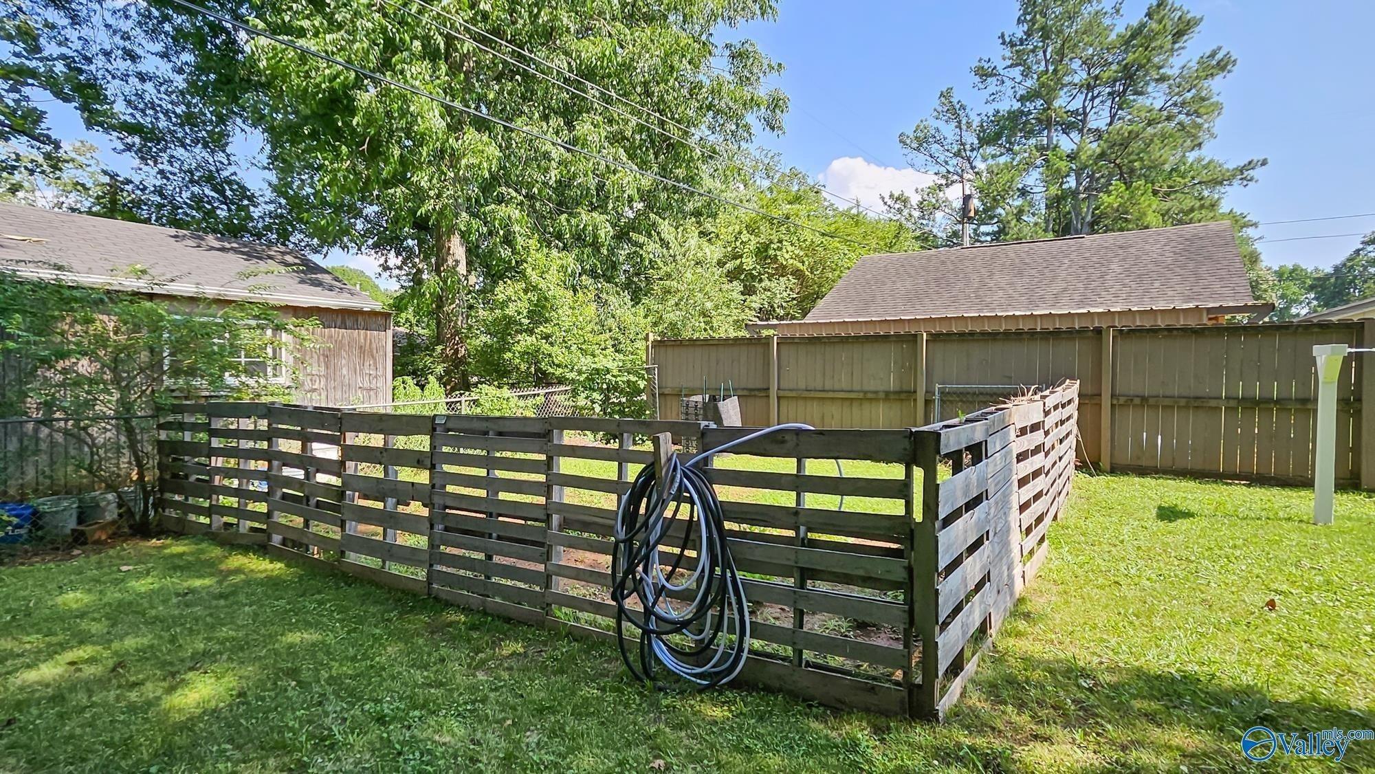 Crestview St, Athens, AL 35611