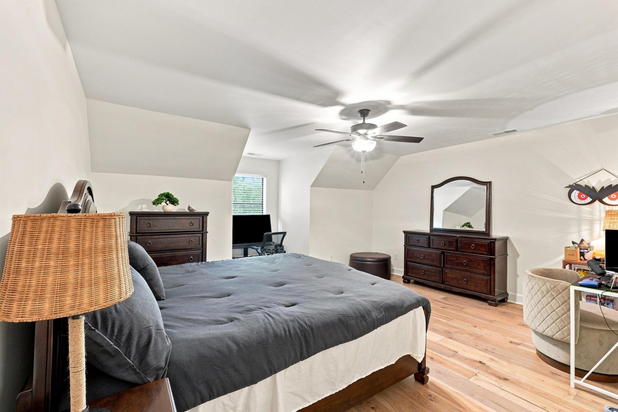 East Cv, Florence, AL 35634