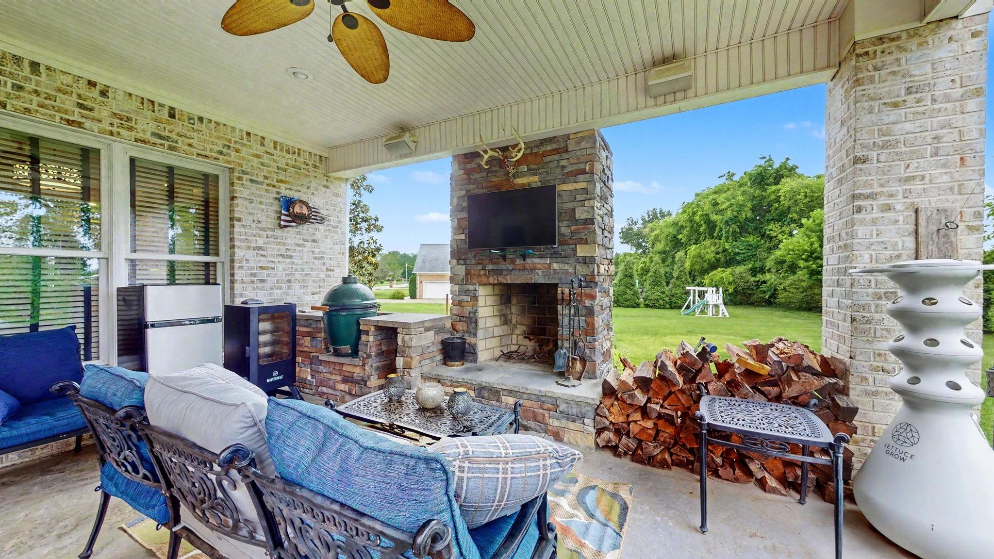 Windwood Ct, Hopkinsville, KY 42240