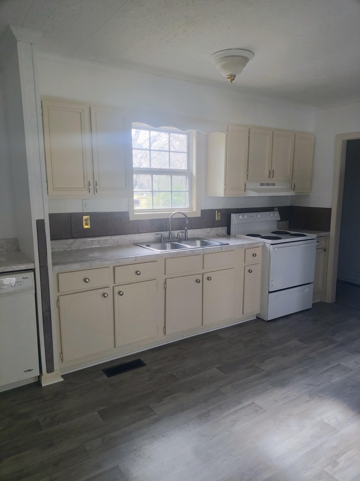 Cross St, Bolivar, TN 38008