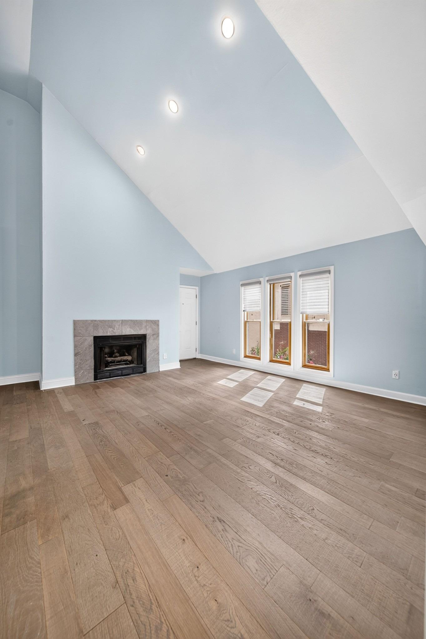 Russell St, Nashville, TN 37206