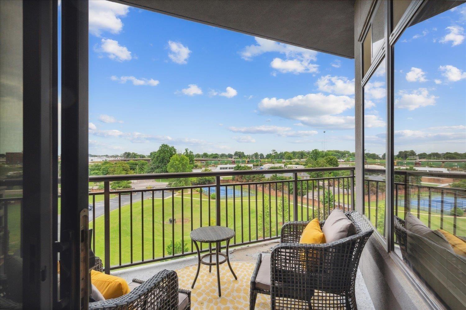 S Riverside Dr, Memphis, TN 38103