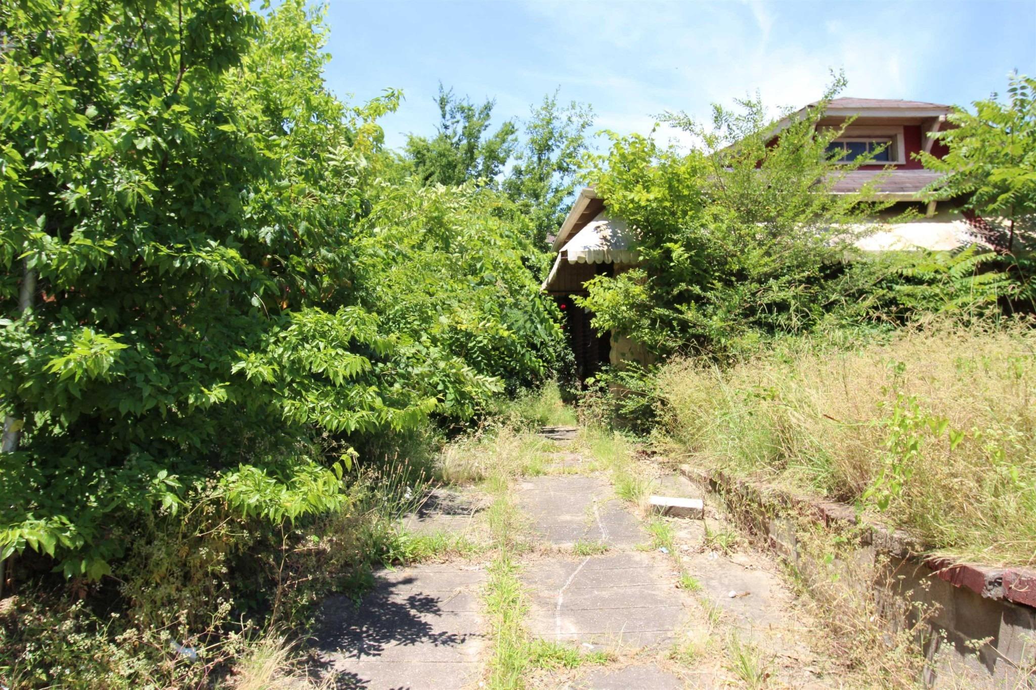 E Mclemore Ave, Memphis, TN 38106