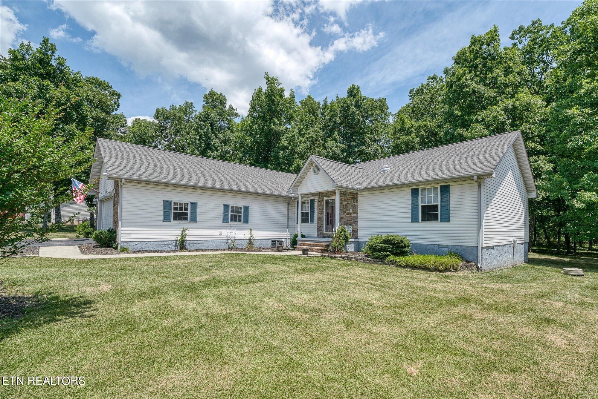 Snead Dr, Crossville, TN 38558