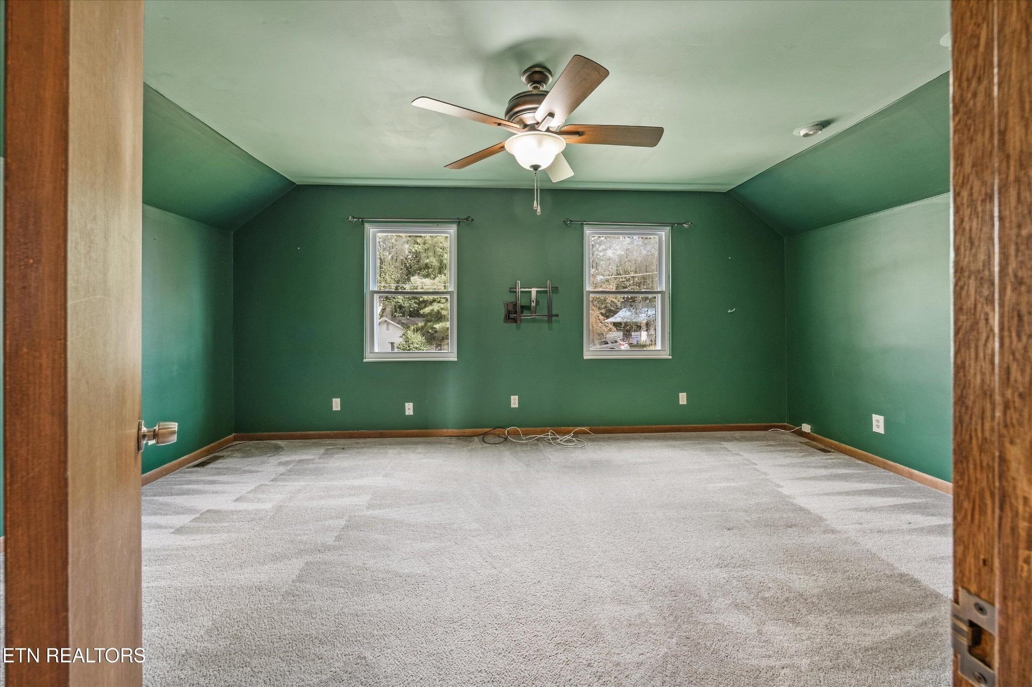 Nasson Ln, Oak Ridge, TN 37830