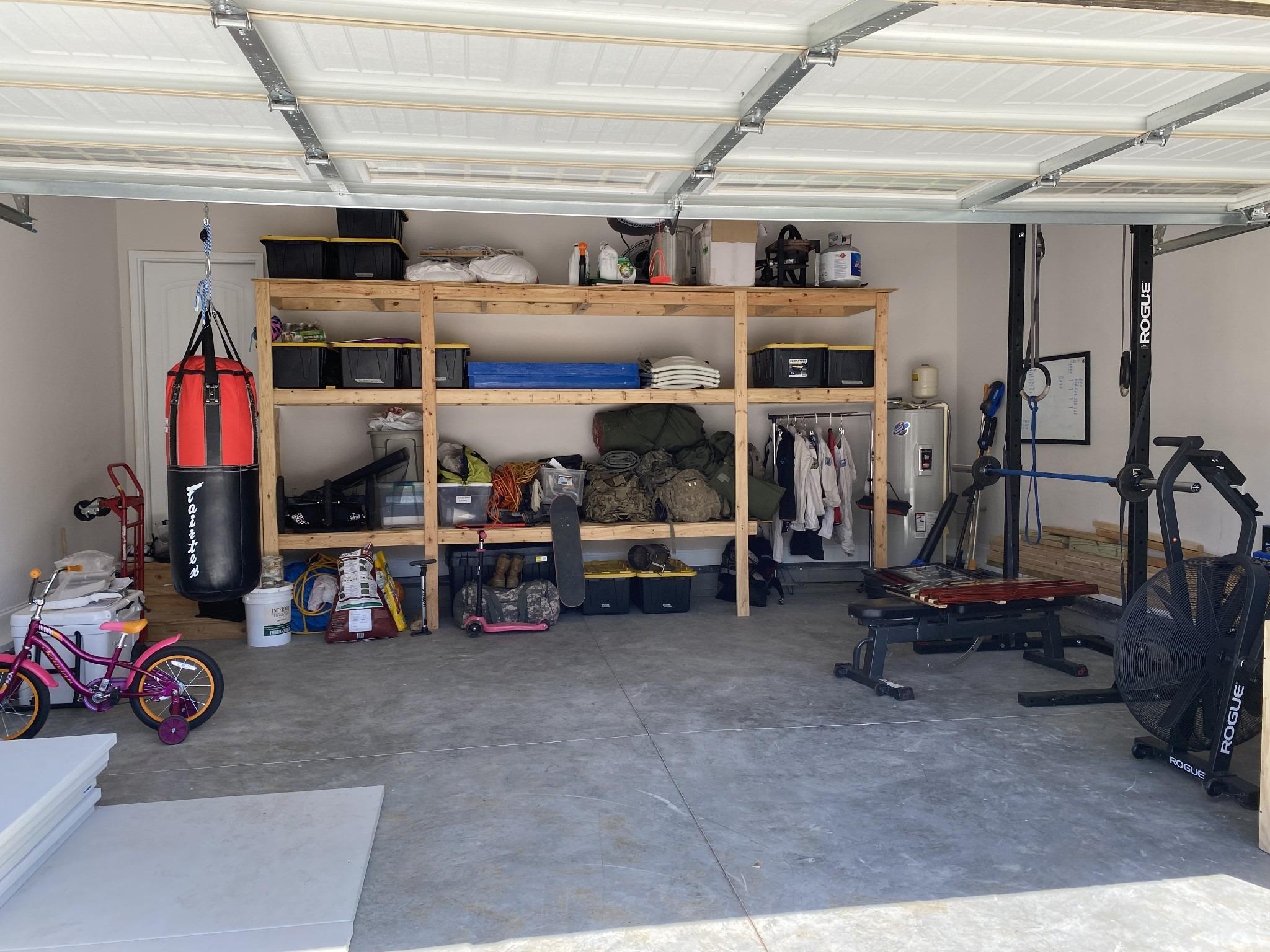 Colston Dr, Clarksville, TN 37042