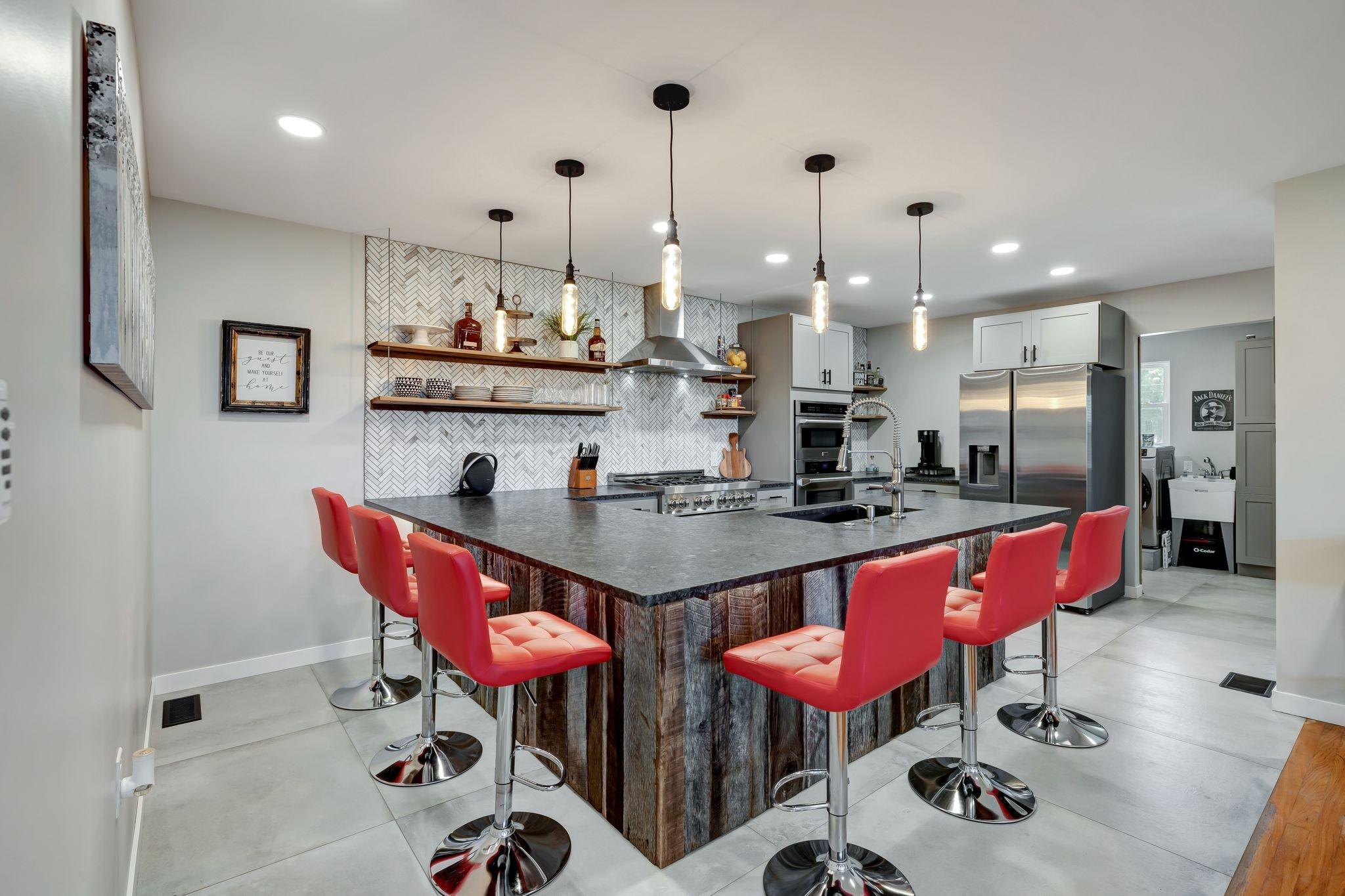 Kitty St, Lynchburg, TN 37352