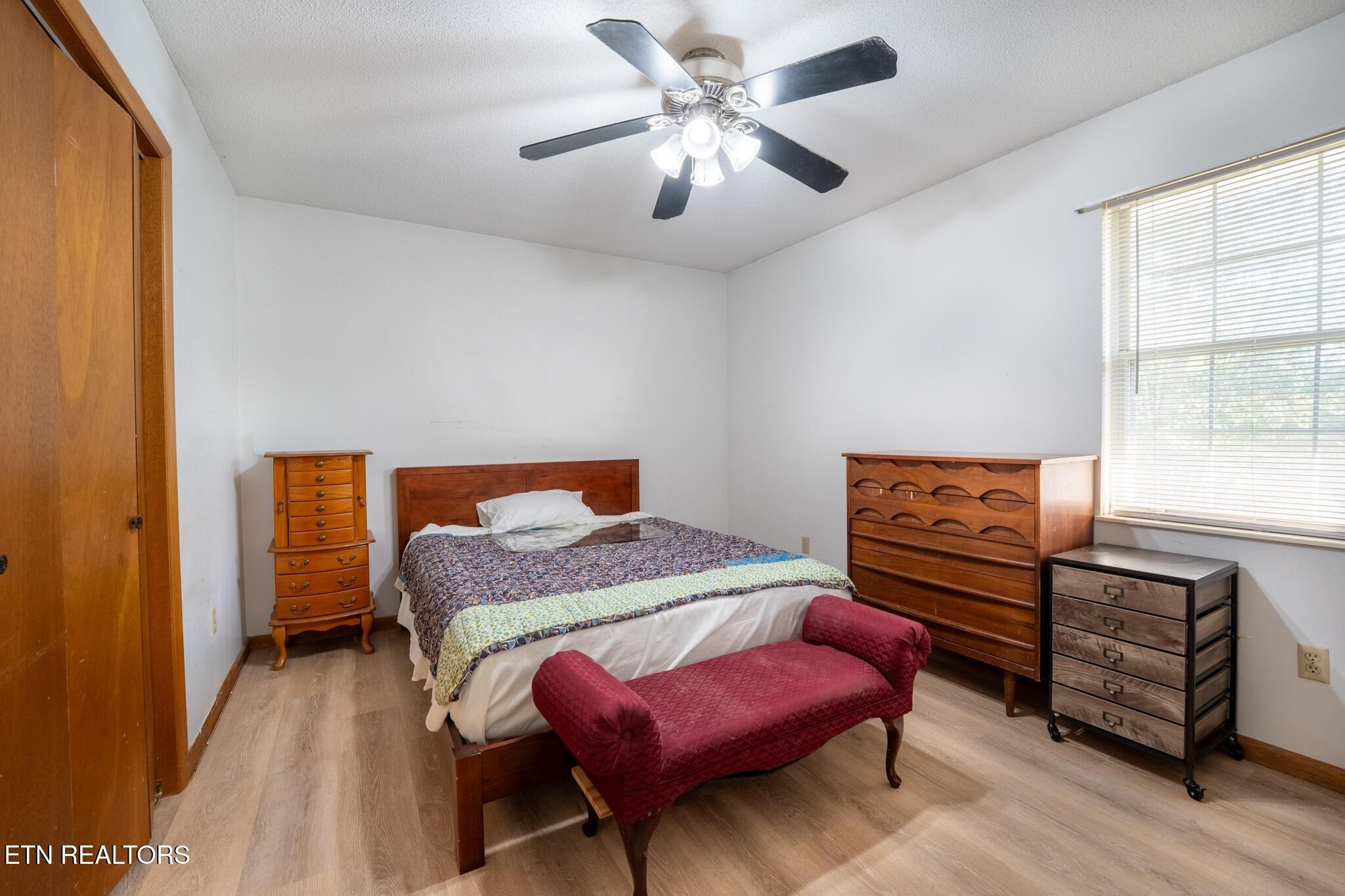 Red Bud Ln, Oliver Springs, TN 37840