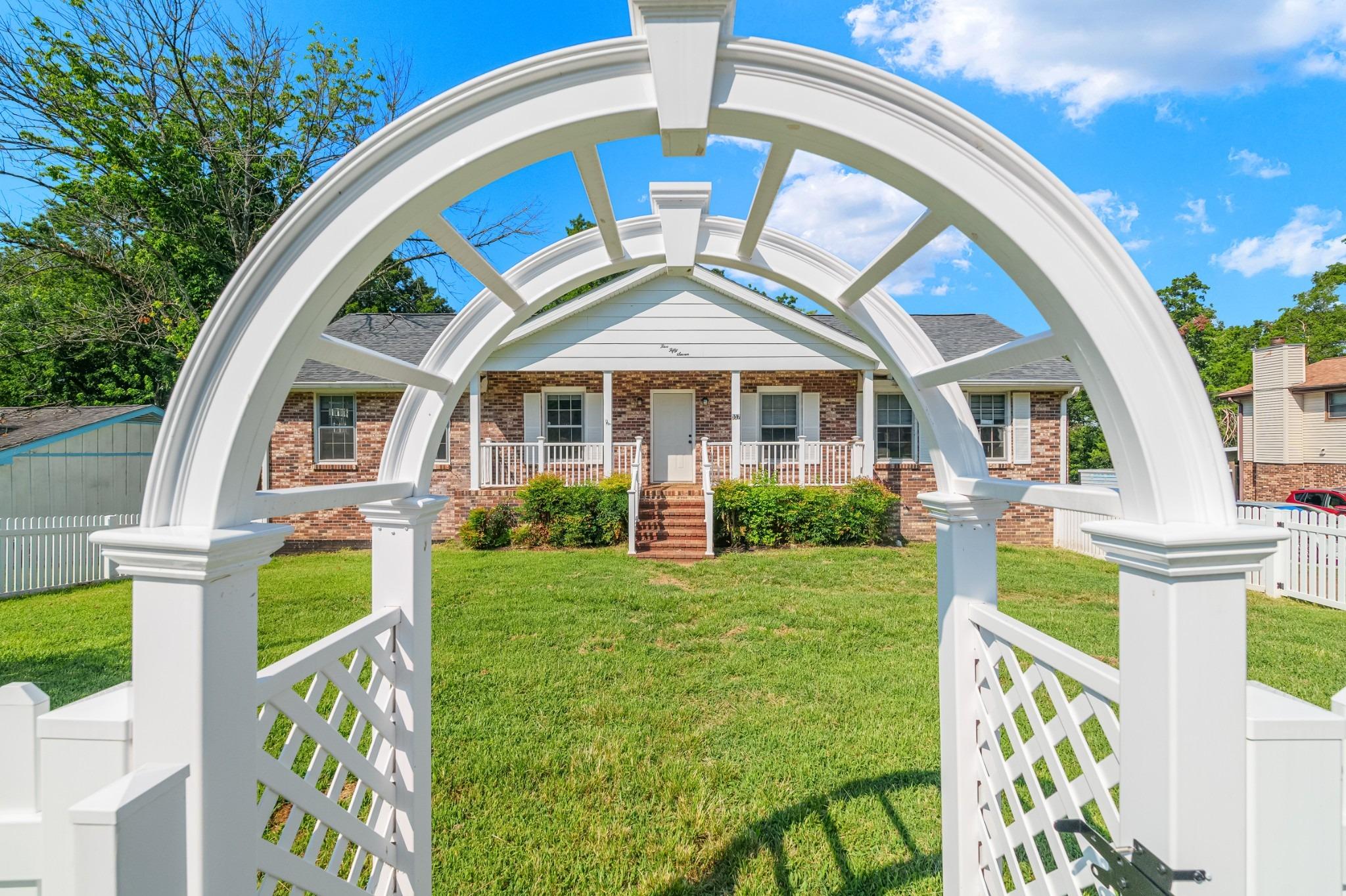 Castlegate Dr, Nashville, TN 37217