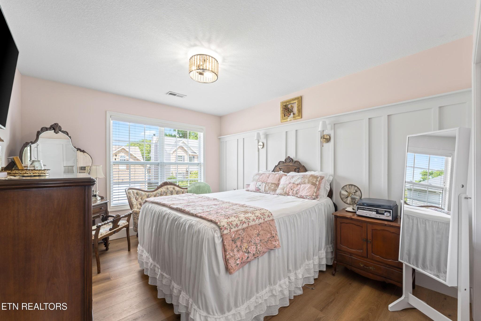 Sweeping Rain Ln, Knoxville, TN 37931