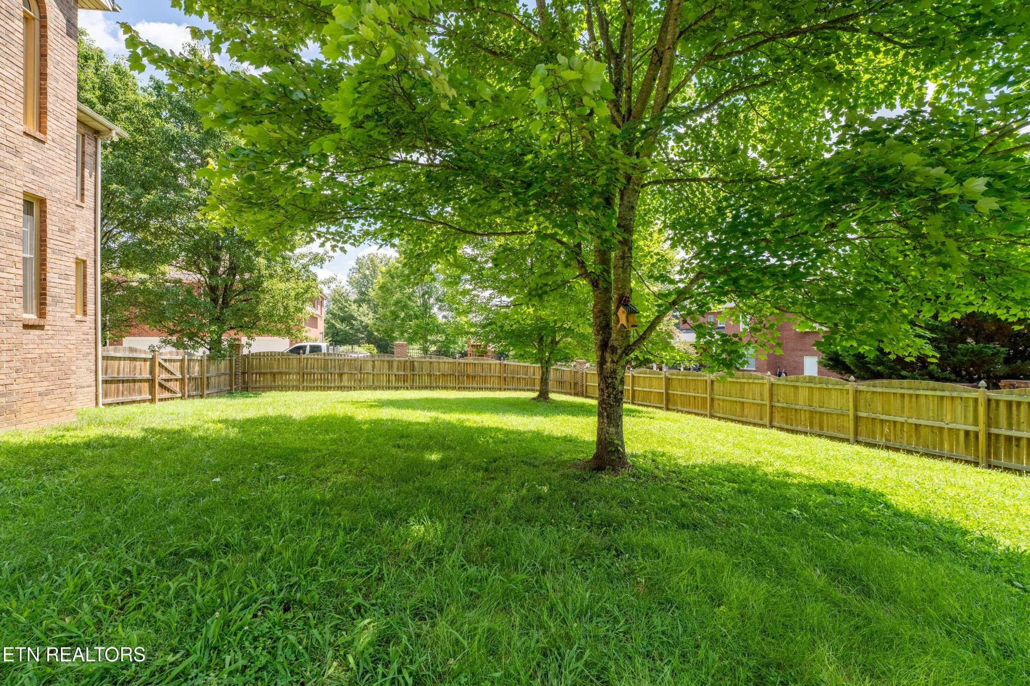 Lake Village Cir, Knoxville, TN 37938