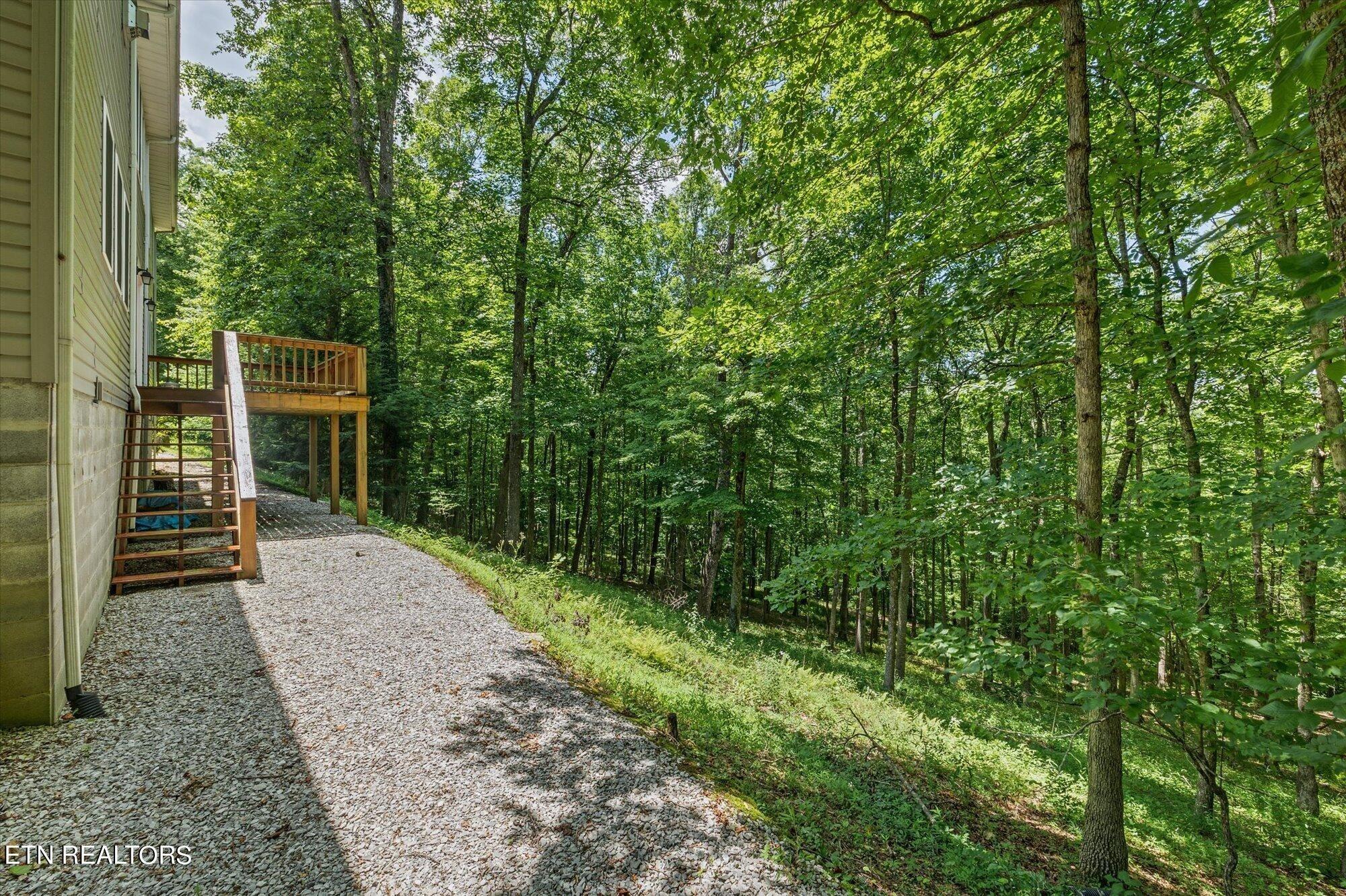 Creek Dr, Monterey, TN 38574