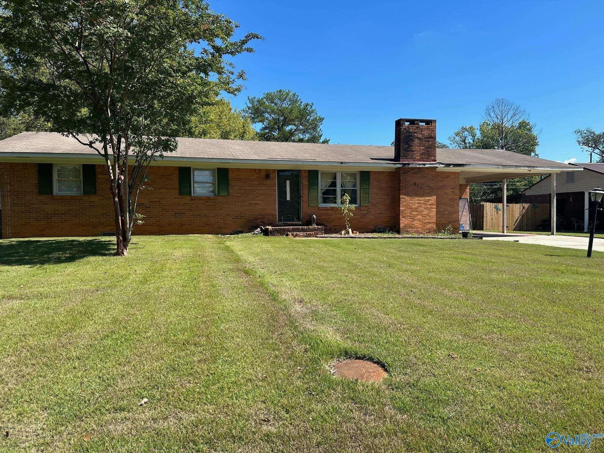 Holland Ct Sw, Decatur, AL 35601