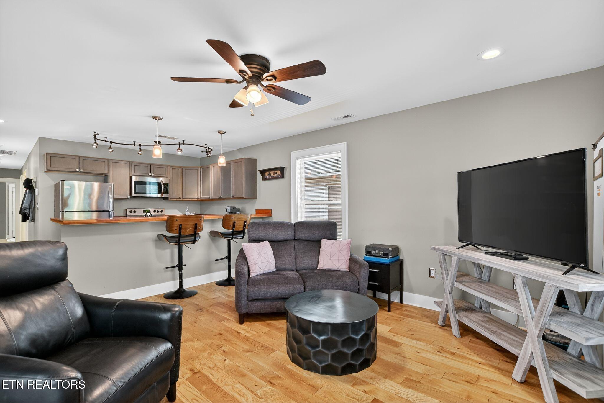 University Ave, Knoxville, TN 37921