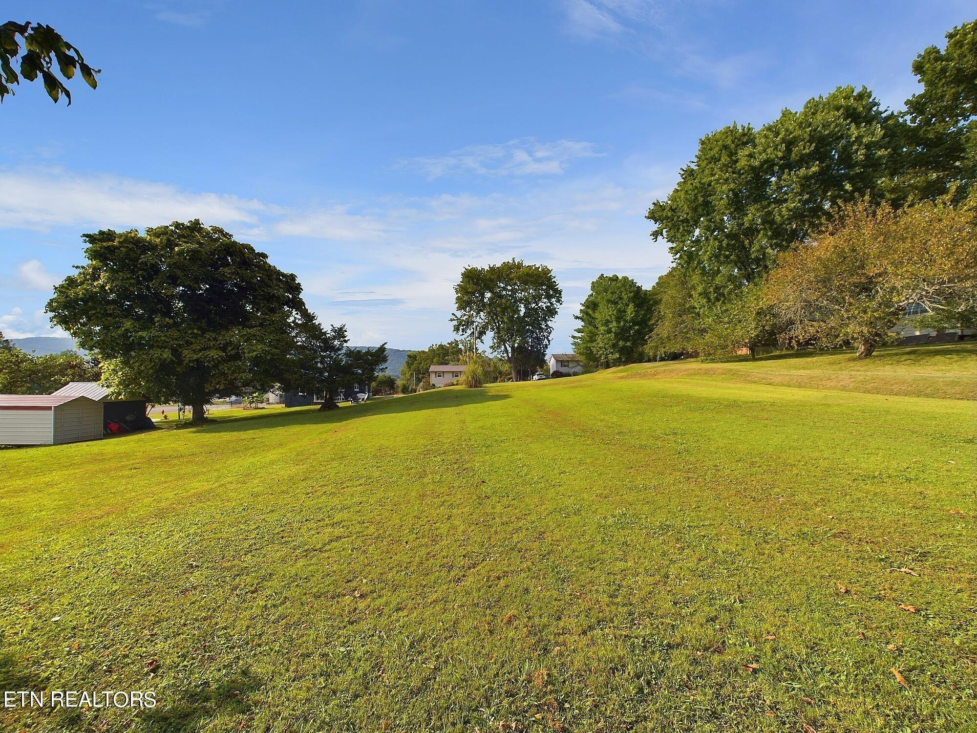 Rosser St, Harriman, TN 37748