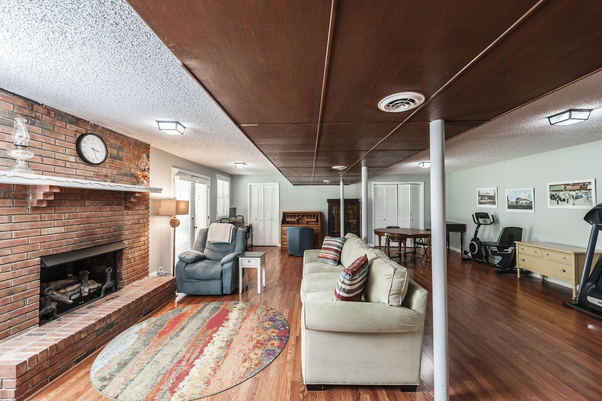 Honeysuckle Dr, Hendersonville, TN 37075