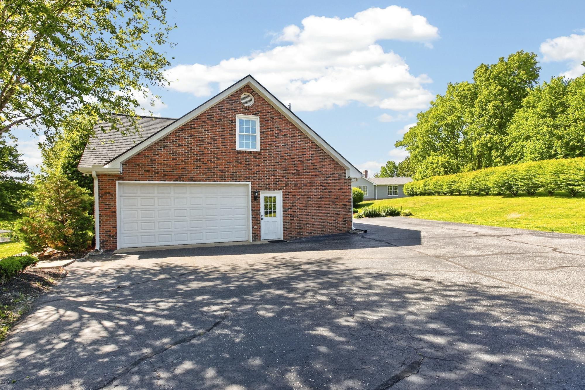 Lakeside Dr, Springfield, TN 37172