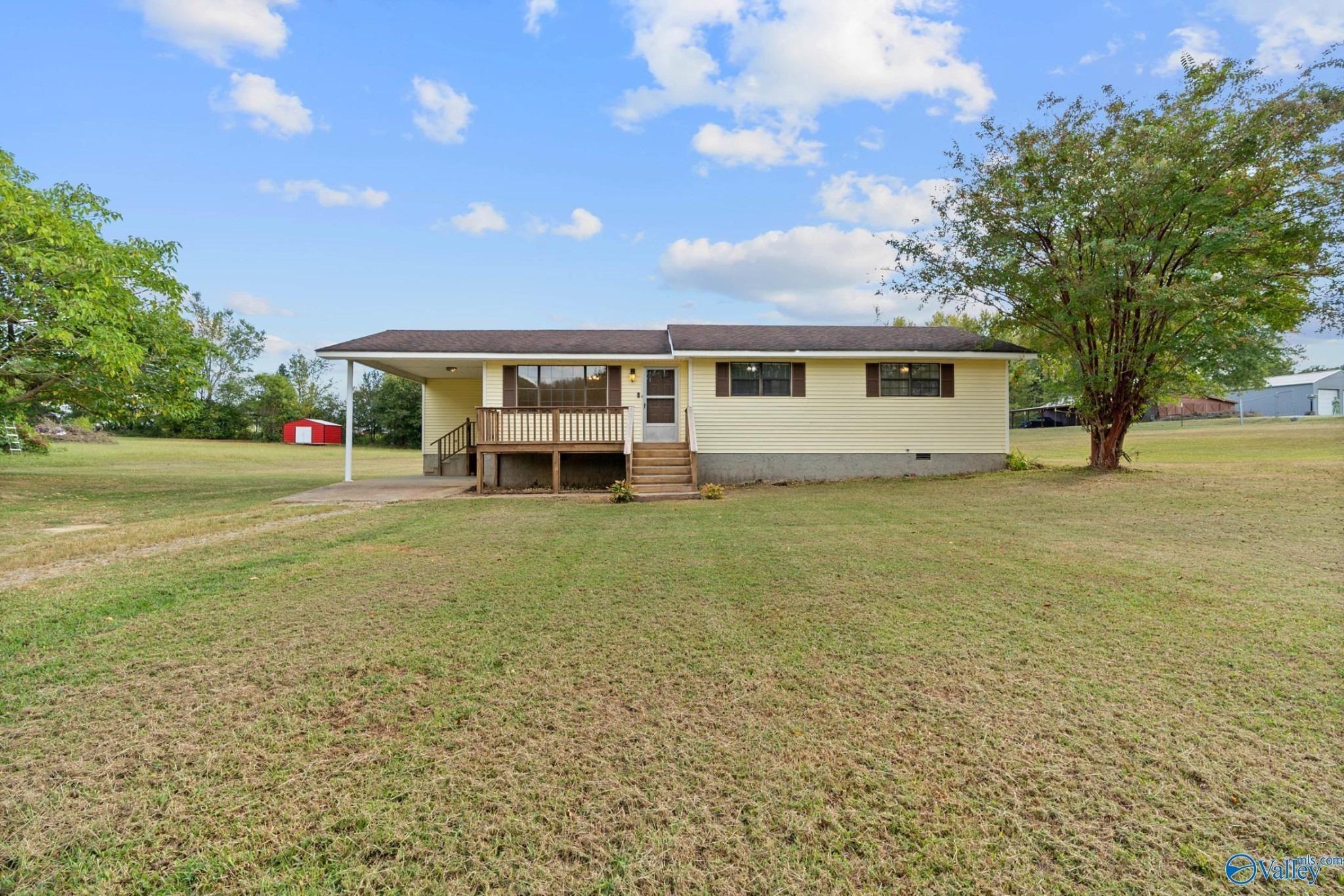Highland Ave, Laceys Spring, AL 35754