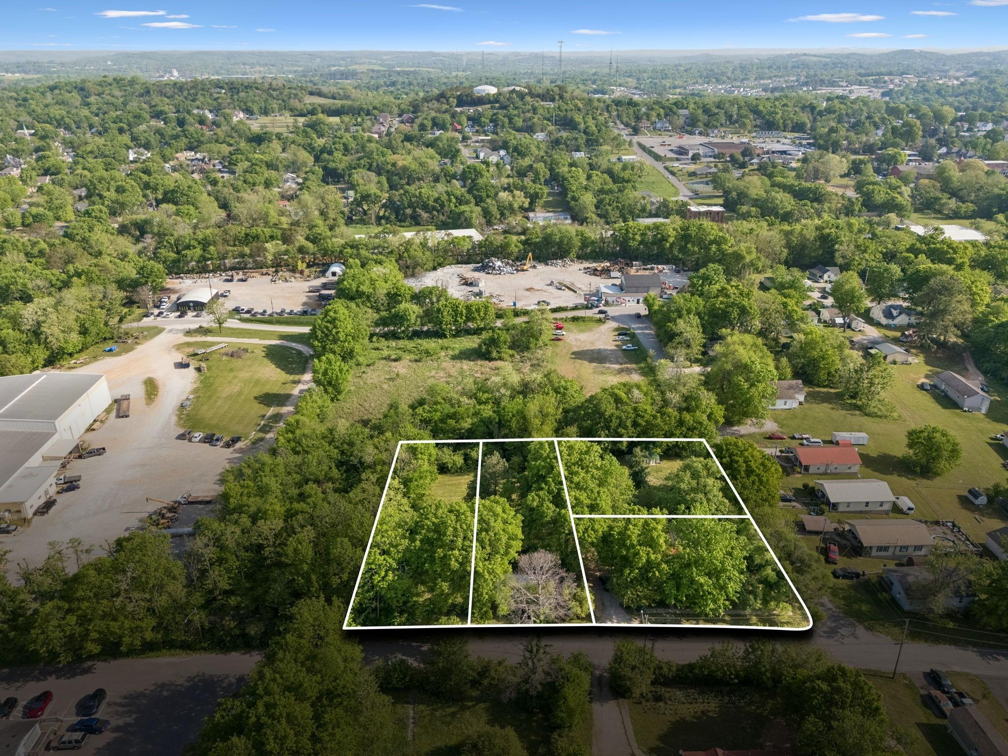 W 12th St, Columbia, TN 38401