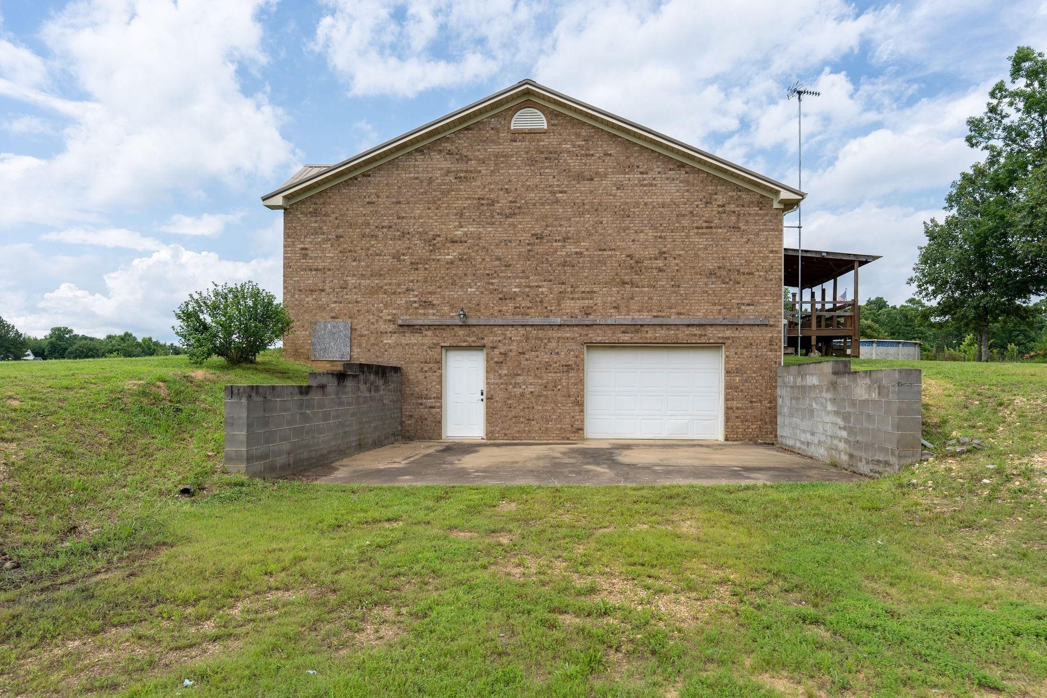 Buford Moore Ln, Iron City, TN 38463