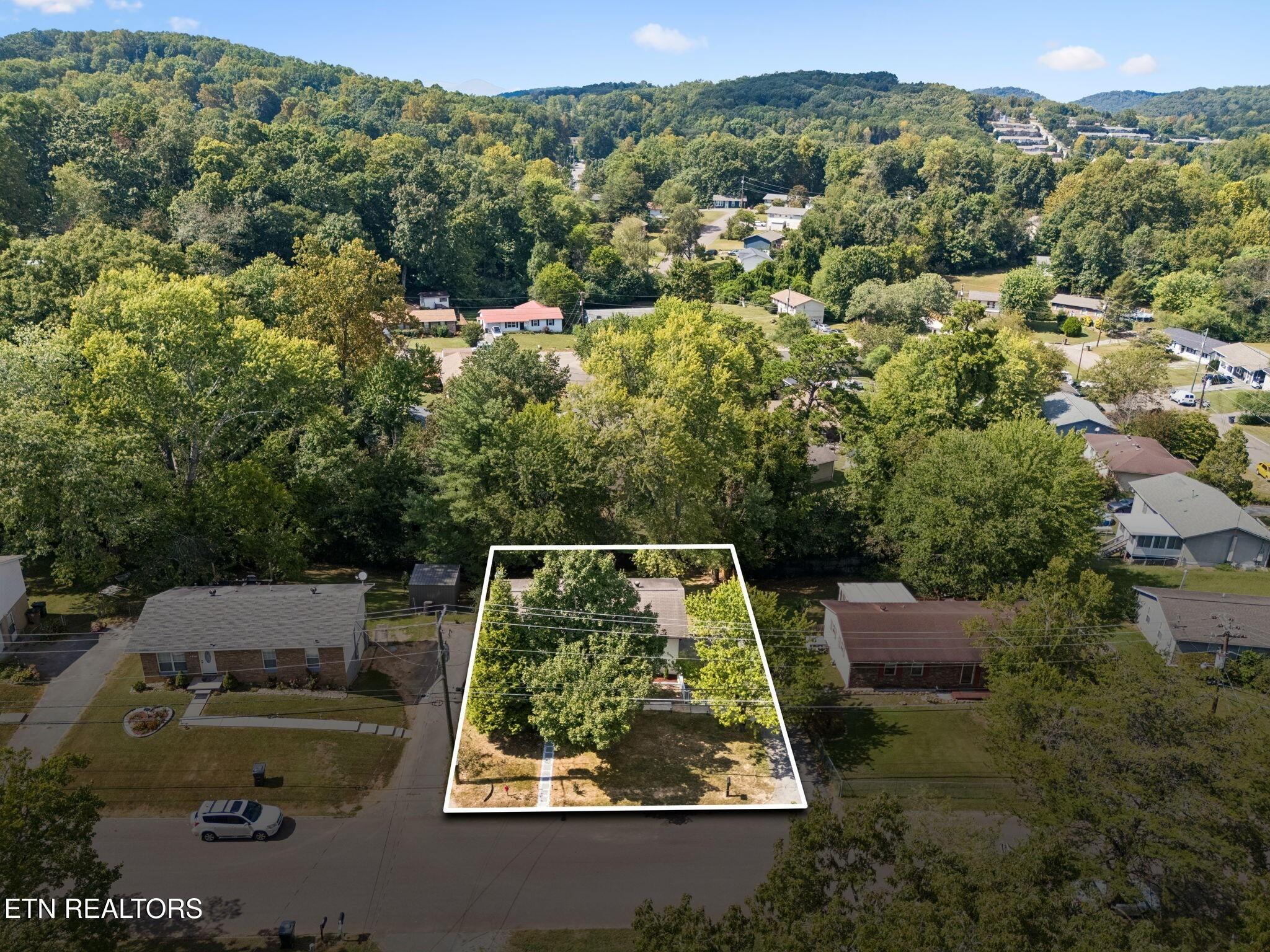 Shrewsbury Dr, Knoxville, TN 37921