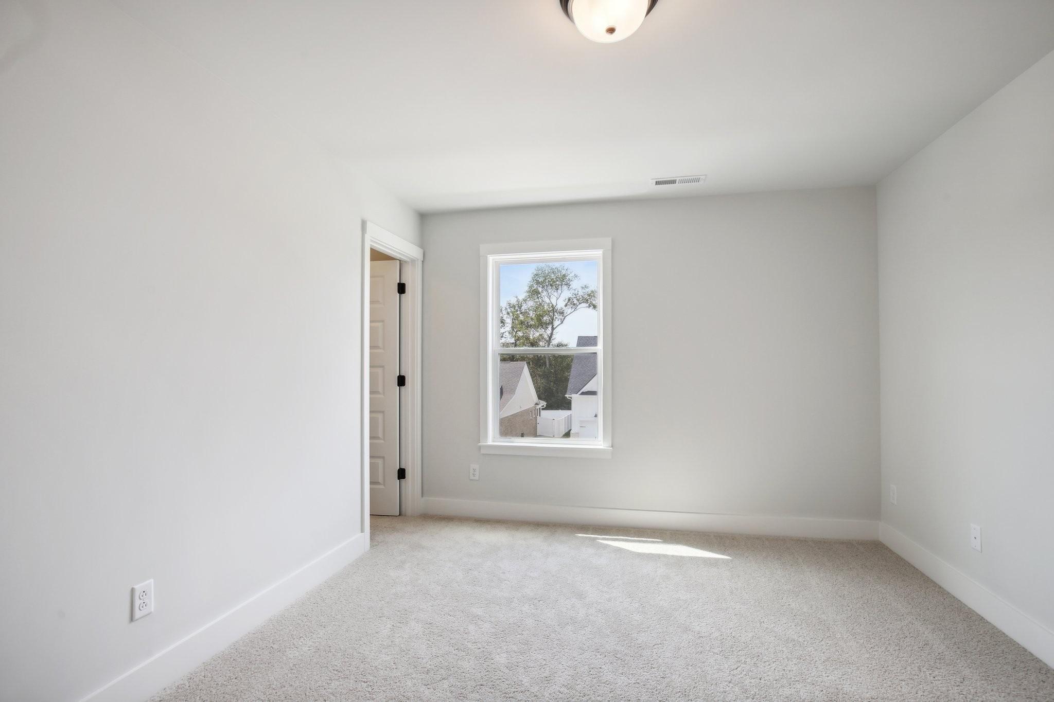 Rockwell Dr, Hendersonville, TN 37075