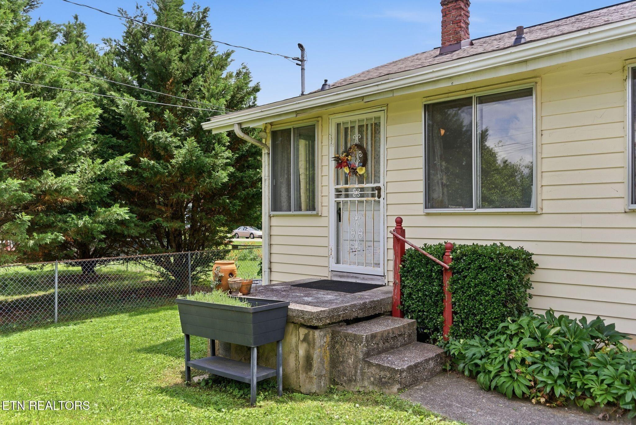 Monmouth St, Knoxville, TN 37917
