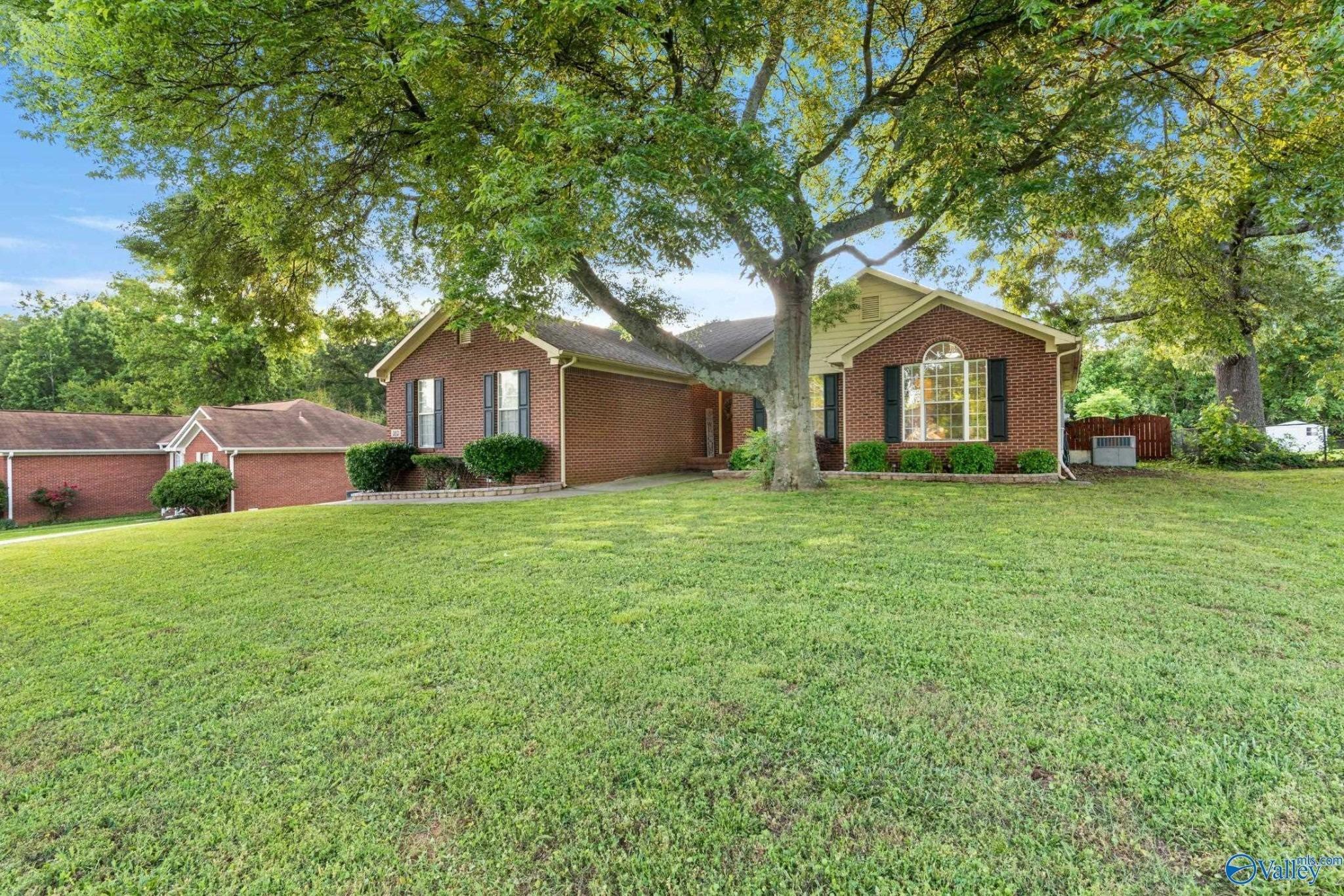 Vintage Point Cir, Huntsville, AL 35811