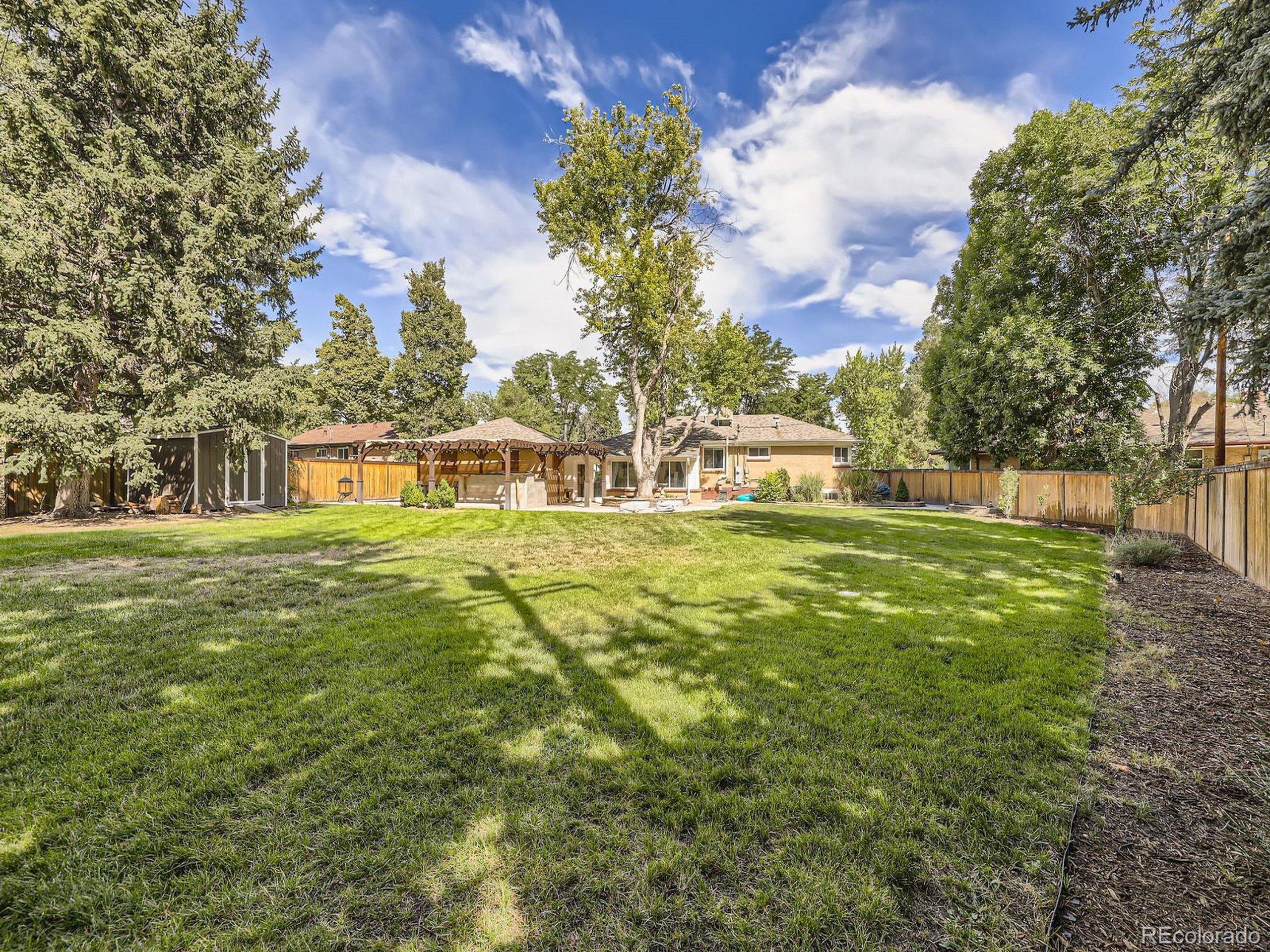 W Dover Cir, Lakewood, CO 80226
