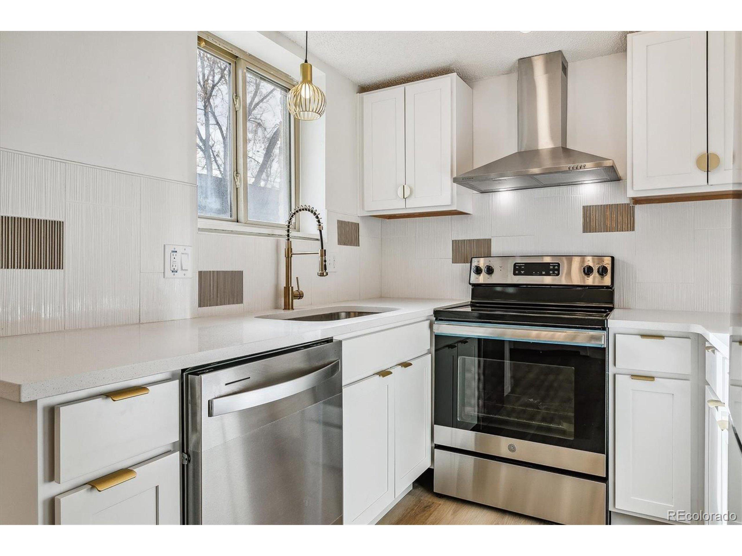 W 9th Ave, Lakewood, CO 80214