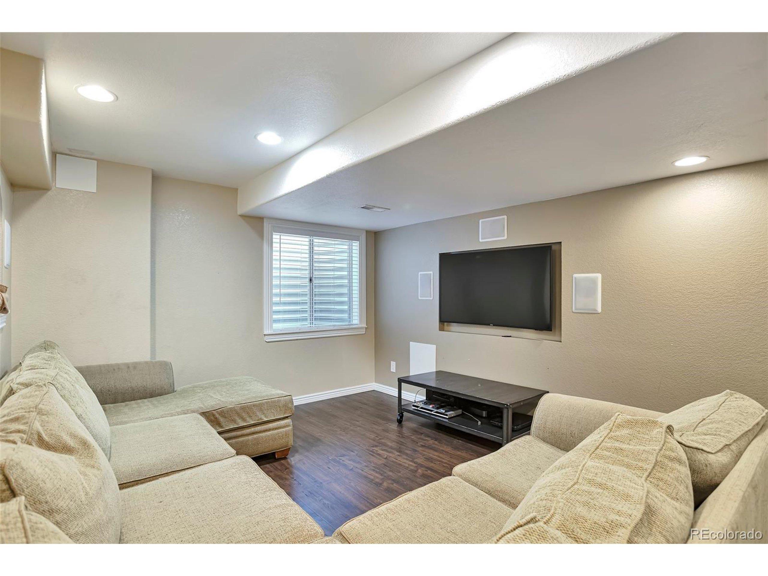 S Riviera Cir, Aurora, CO 80015