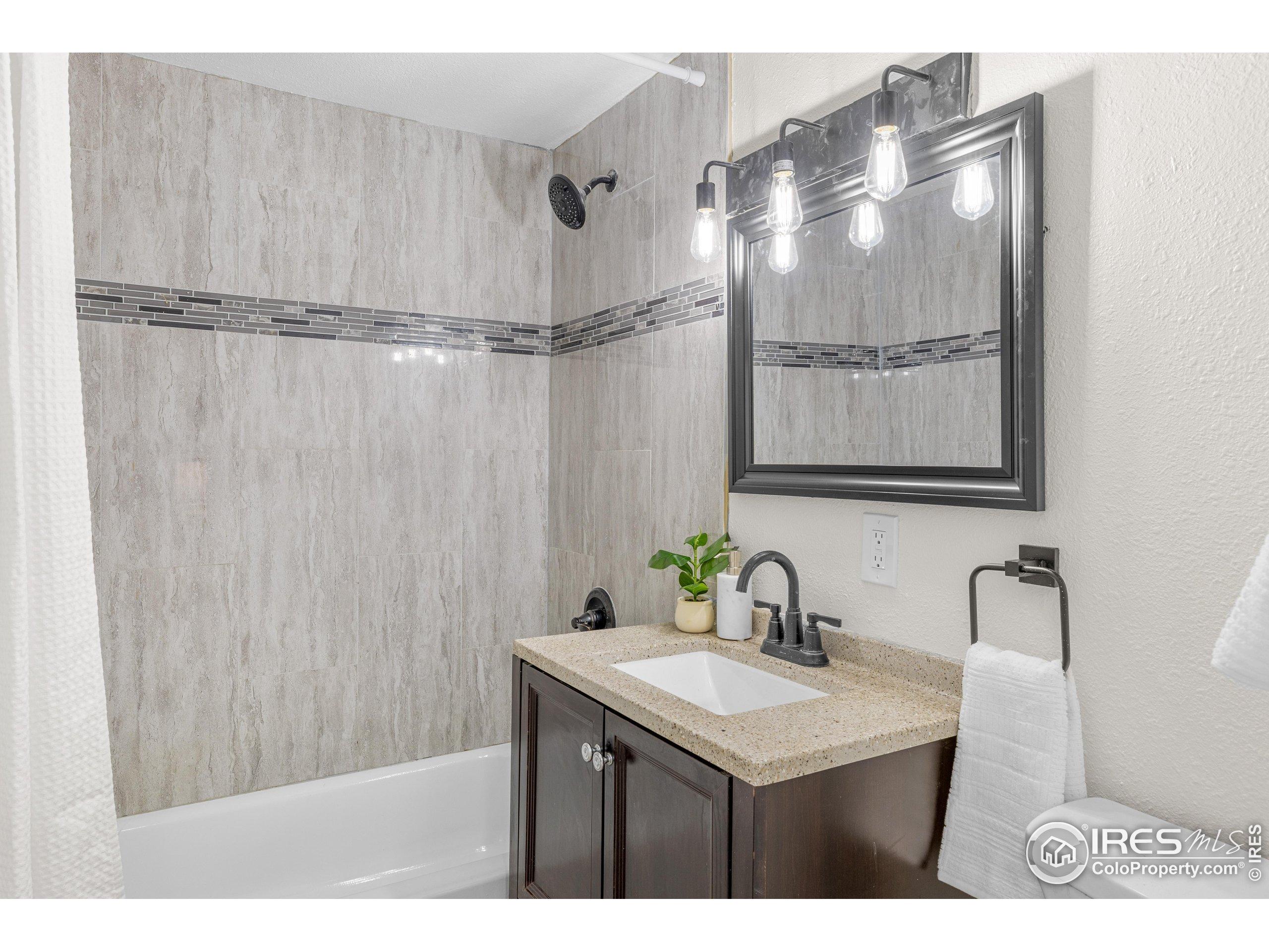 W 14th Ave, Lakewood, CO 80214