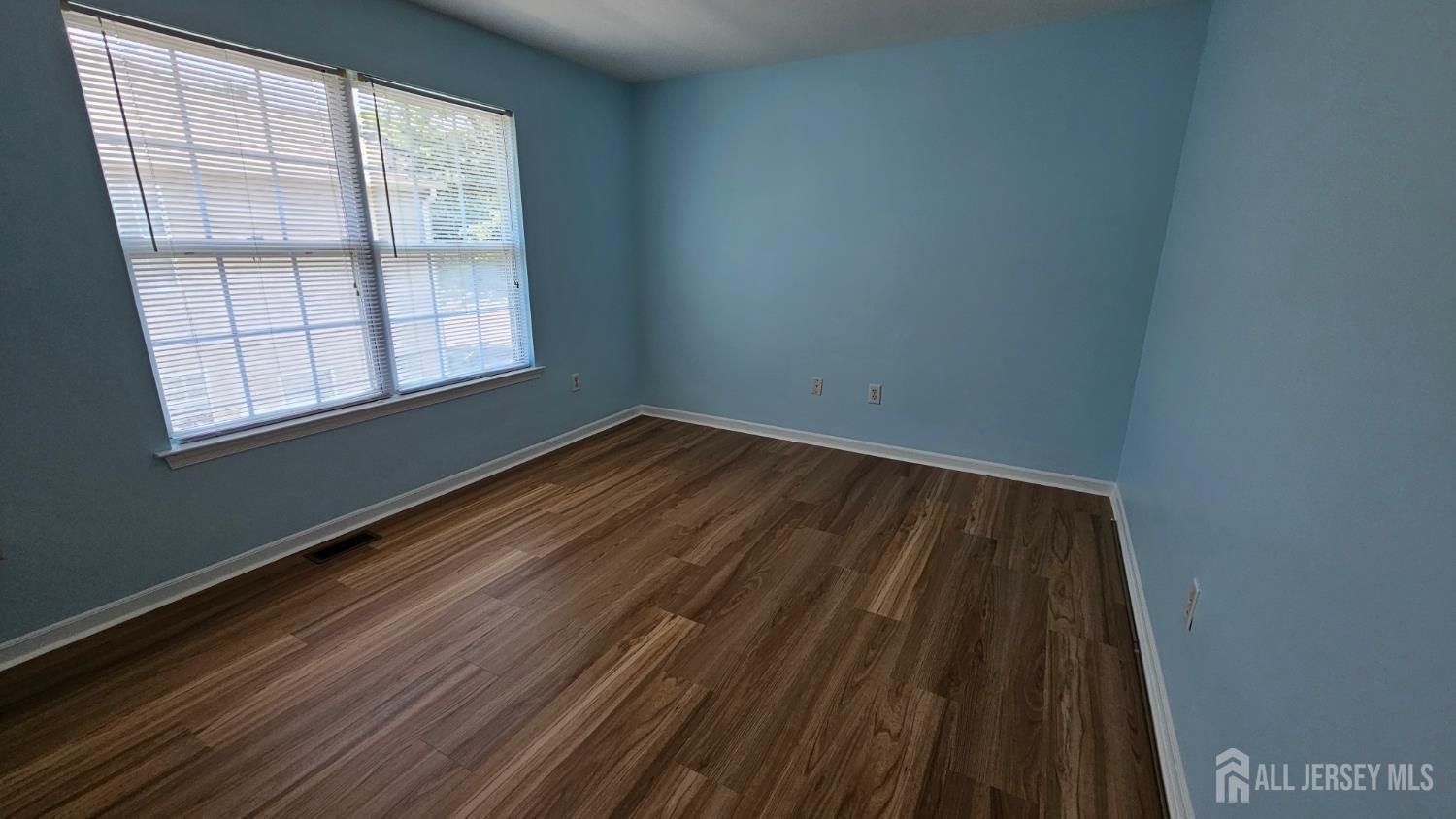 Cobblestone Ct, Monmouth Junction, NJ 08852