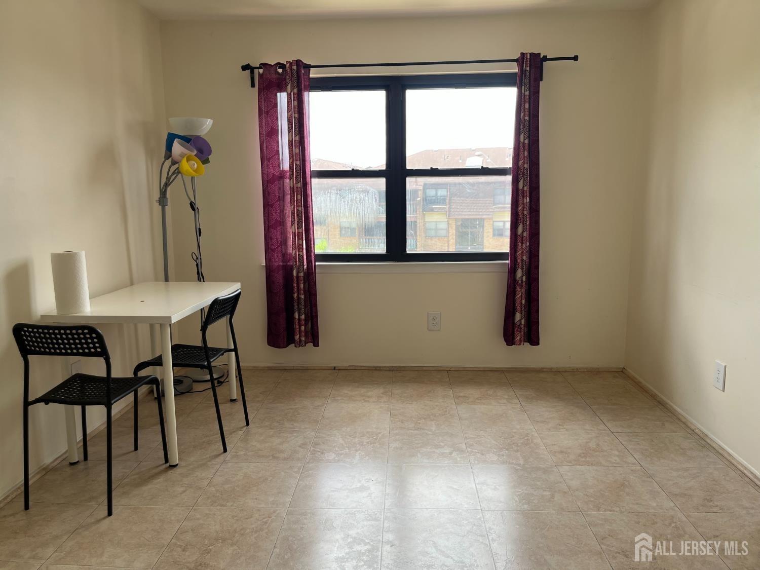 Raspberry Ct, Edison, NJ 08817