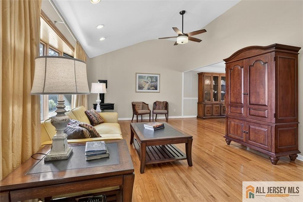 Griggs Rd, Cranbury, NJ 08512