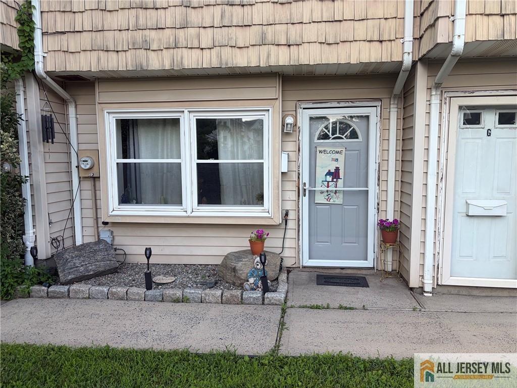 Roosevelt Ave, Carteret, NJ 07008