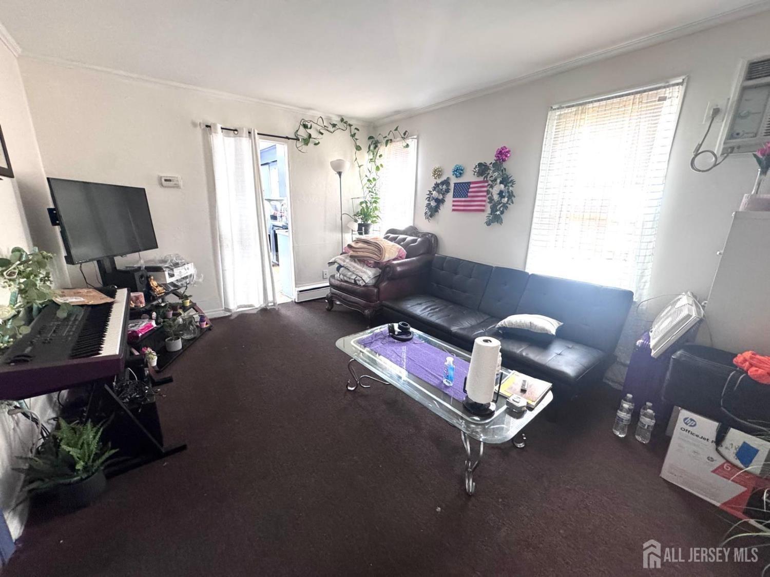 Silzer Ave, Iselin, NJ 08830