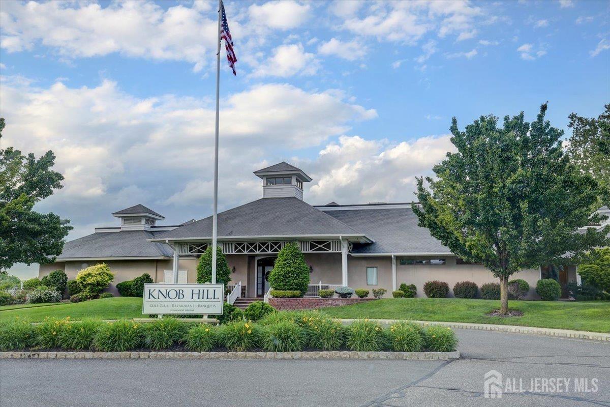 Inverness Dr, Manalapan, NJ 07726