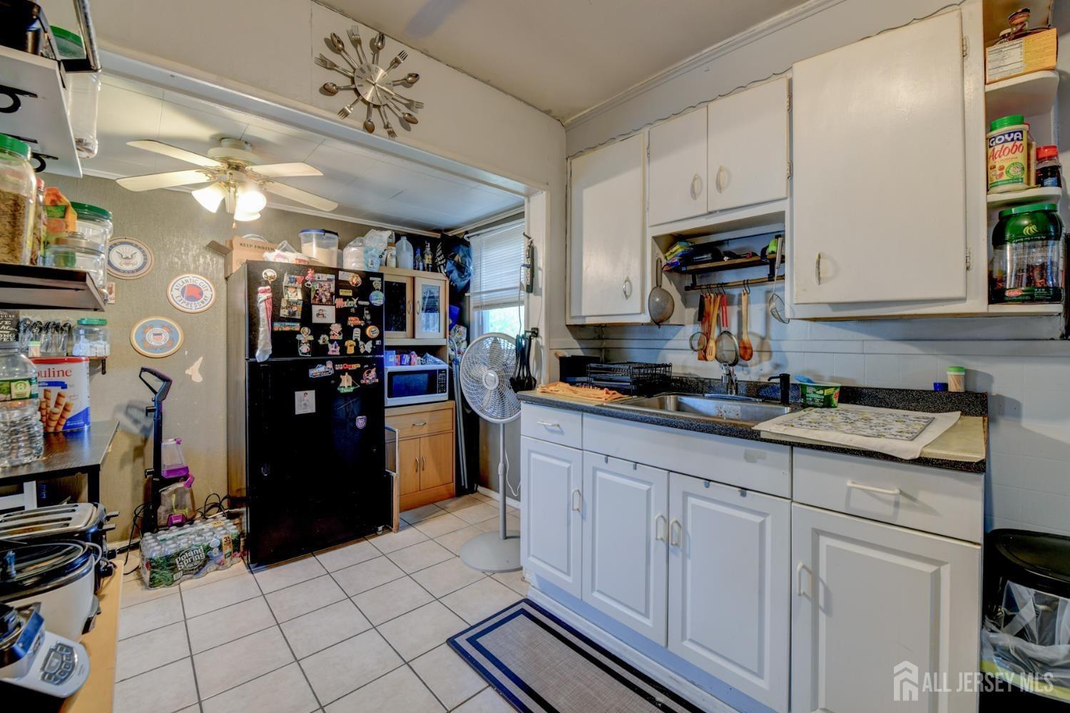 Jeanette St, Carteret, NJ 07008
