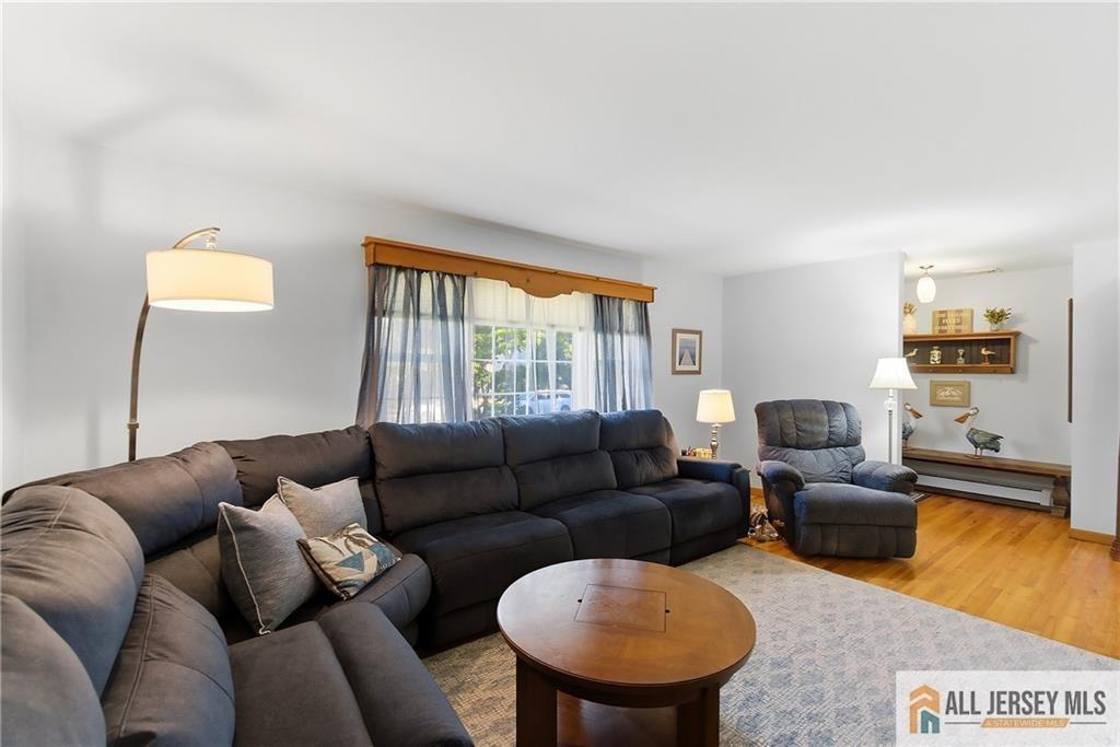 Sunbrite Ln, Piscataway, NJ 08854