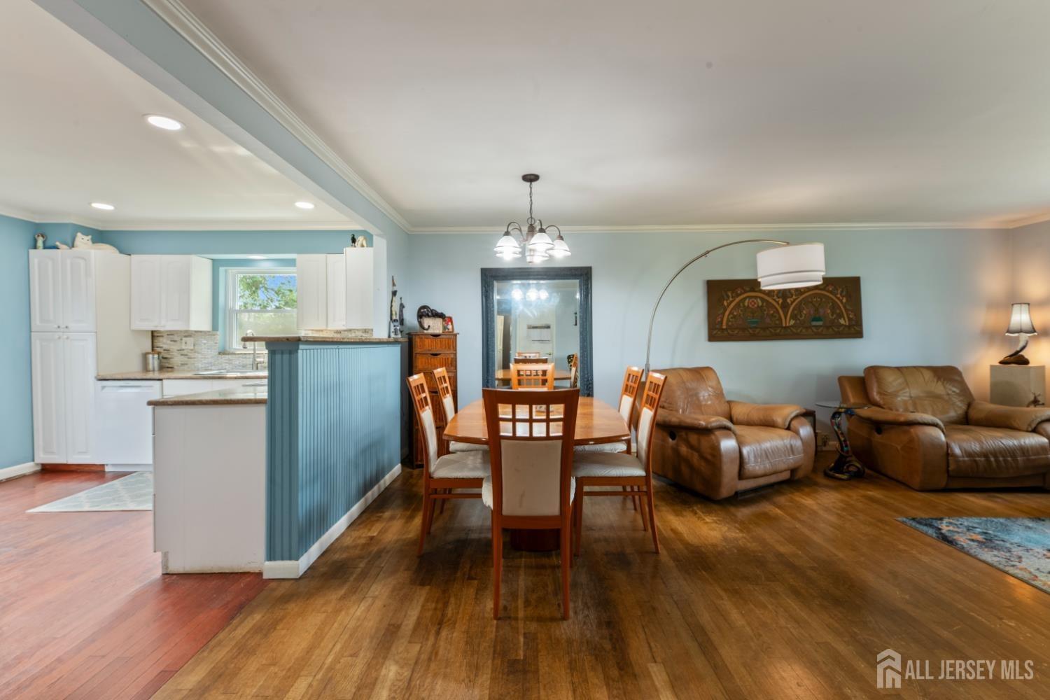 Chestnut St, Farmingdale, NJ 07727