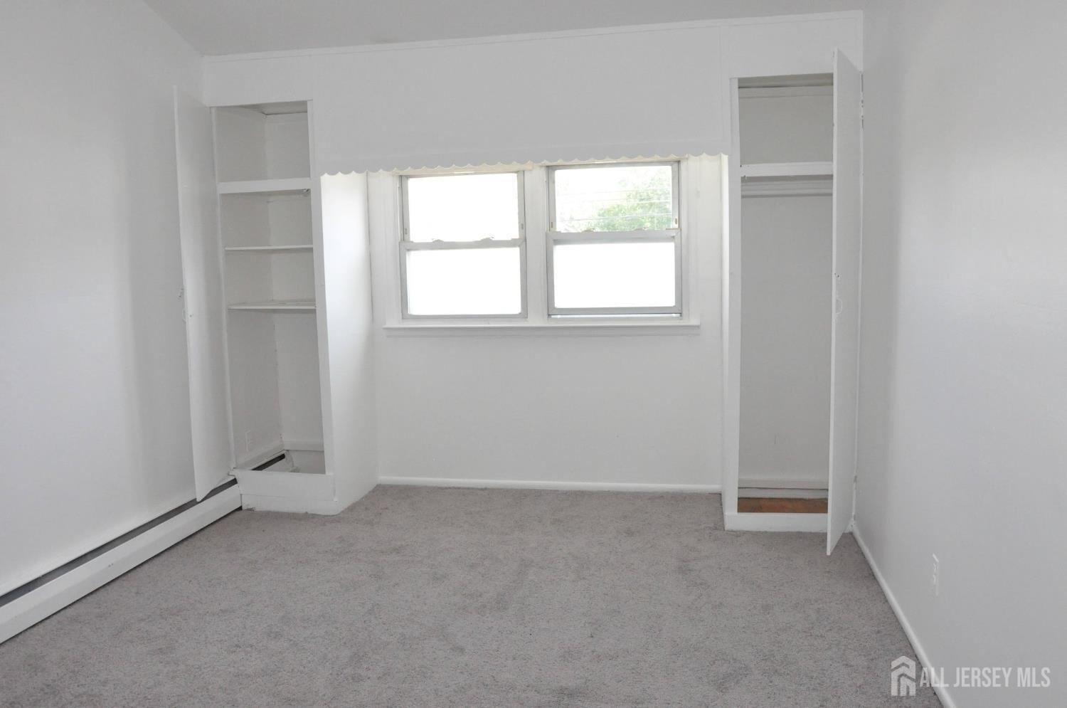 Florence Dr, Parlin, NJ 08859