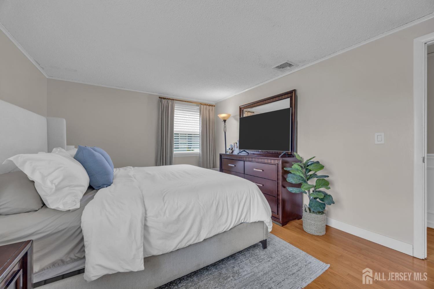 Pine St, Spotswood, NJ 08884