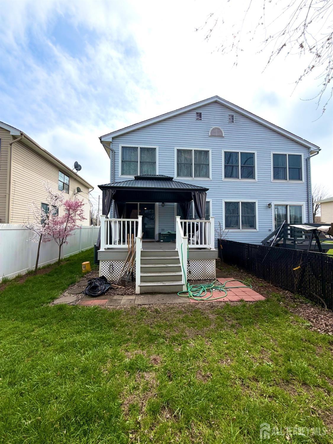 Holmes St, Carteret, NJ 07008