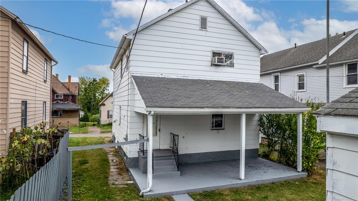 Spruce Ave, Sharon, PA 16146