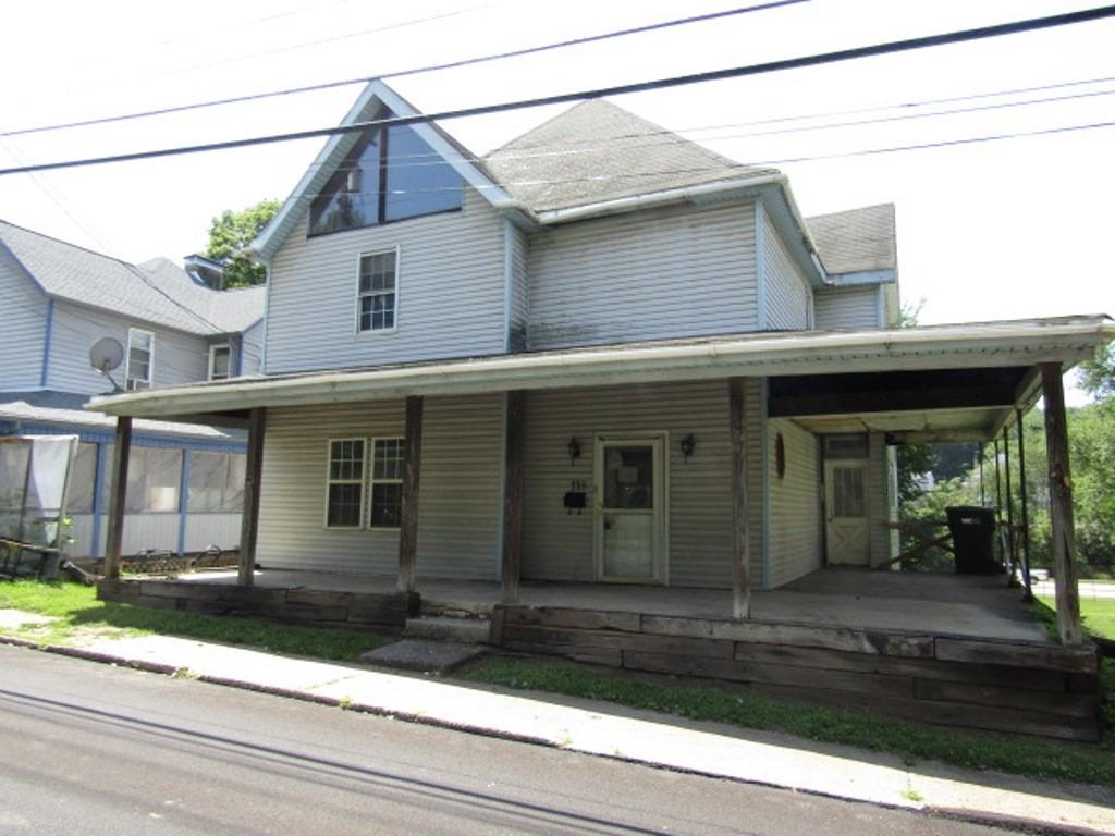 Center Ave, Burgettstown, PA 15021